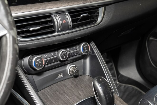 Alfa Romeo Stelvio 2017, 157,489 km - 2.0 l - Bakı