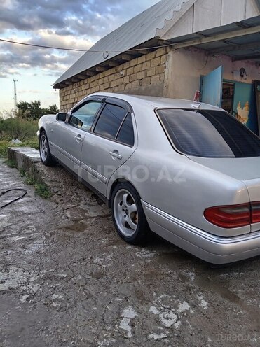 Mercedes E 280 1996, 465,745 km - 2.8 l - Kürdəmir