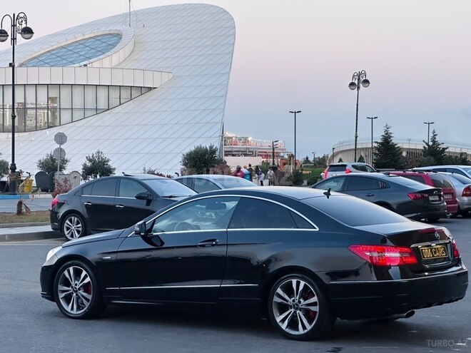 Mercedes E 200 2010, 178,000 km - 1.8 l - Sumqayıt