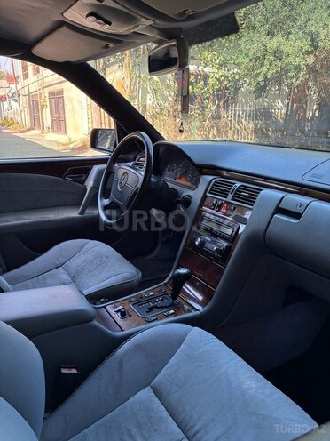 Mercedes E 240 1999, 389,000 km - 2.4 l - Bakı