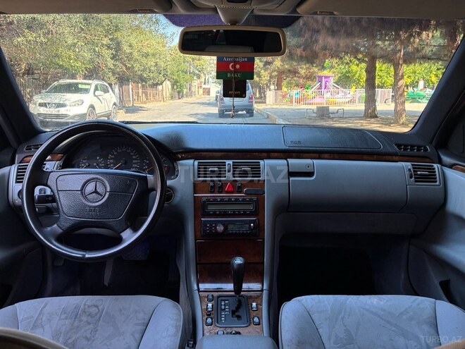 Mercedes E 240 1999, 389,000 km - 2.4 l - Bakı