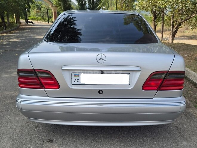 Mercedes E 240 2000, 317,000 km - 2.4 l - Qusar