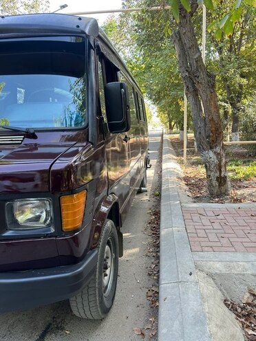 Mercedes 208 D 1993, 200,000 km - 2.5 l - Şirvan