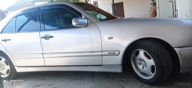 Mercedes E 200 1996, 250,000 km - 2.0 л - Zaqatala
