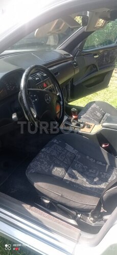 Mercedes E 200 1996, 250,000 km - 2.0 л - Zaqatala