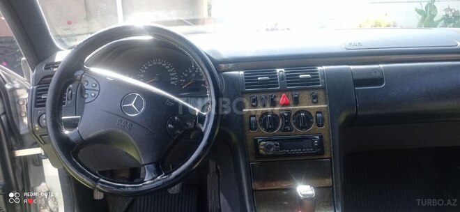 Mercedes E 200 1996, 250,000 km - 2.0 л - Zaqatala