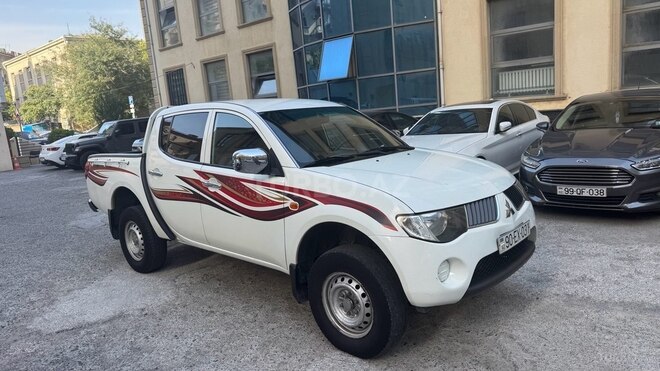 Mitsubishi L200 2008, 272,000 km - 2.5 l - Bakı