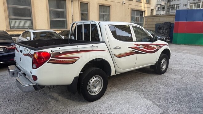 Mitsubishi L200 2008, 272,000 km - 2.5 l - Bakı