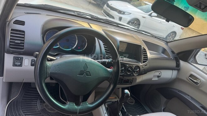 Mitsubishi L200 2008, 272,000 km - 2.5 l - Bakı
