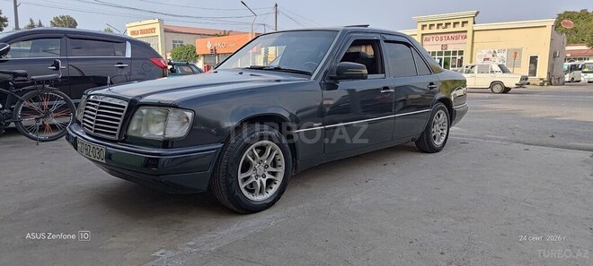 Mercedes E 220 1994, 563,154 km - 2.2 л - Xudat