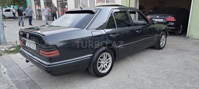 Mercedes E 220 1994, 563,154 km - 2.2 л - Xudat