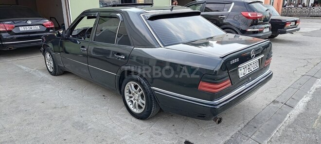 Mercedes E 220 1994, 563,154 km - 2.2 л - Xudat