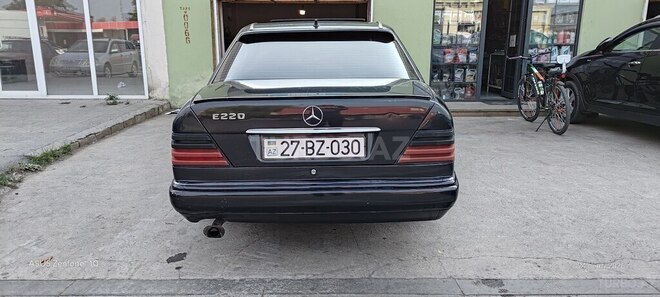 Mercedes E 220 1994, 563,154 km - 2.2 л - Xudat