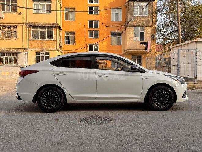 Hyundai Accent 2018, 319,447 km - 1.4 l - Bakı