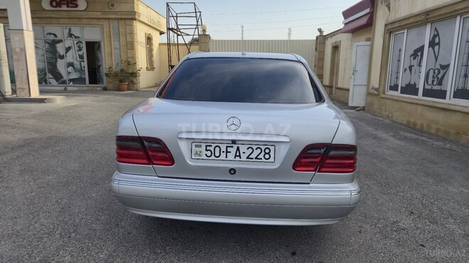 Mercedes E 280 2001, 267,046 km - 2.8 l - Sumqayıt