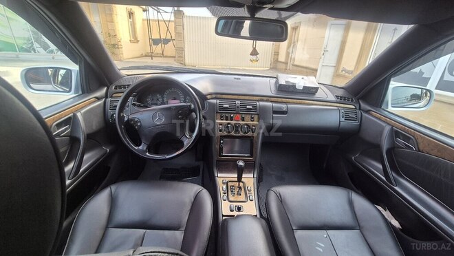 Mercedes E 280 2001, 267,046 km - 2.8 l - Sumqayıt
