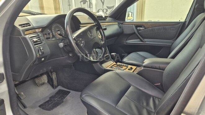 Mercedes E 280 2001, 267,046 km - 2.8 l - Sumqayıt