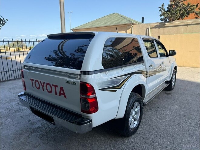 Toyota Hilux 2013, 98,200 km - 2.7 l - Bakı