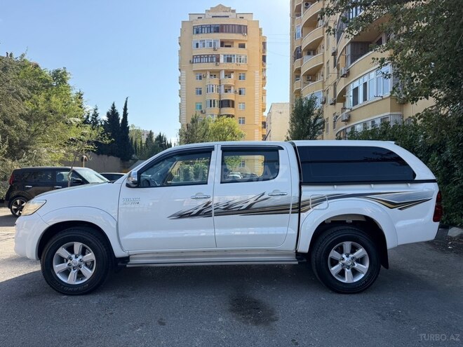 Toyota Hilux 2013, 98,200 km - 2.7 l - Bakı