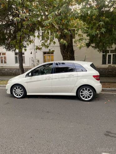 Mercedes B 170 2008, 250,000 km - 1.7 л - Qax