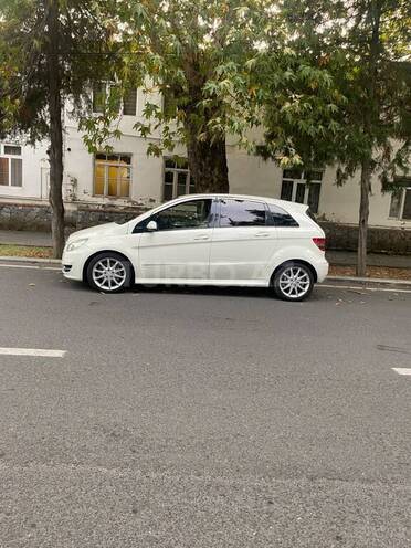 Mercedes B 170 2008, 250,000 km - 1.7 л - Qax