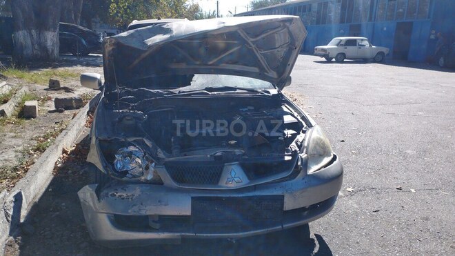Mitsubishi Lancer 2006, 400,000 km - 1.6 l - Yevlax