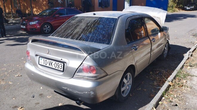 Mitsubishi Lancer 2006, 400,000 km - 1.6 l - Yevlax