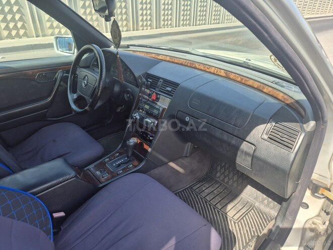 Mercedes C 220 1996, 302,000 km - 2.2 l - Bakı