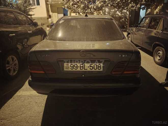 Mercedes E 270 1999, 294,000 km - 2.7 l - Sumqayıt