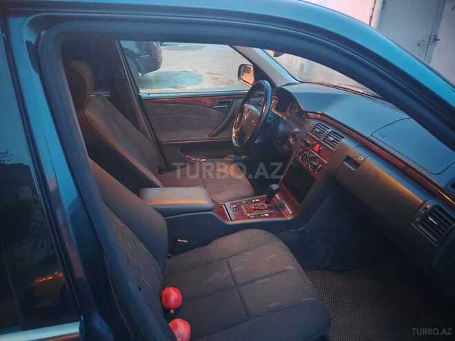 Mercedes E 270 1999, 294,000 km - 2.7 l - Sumqayıt