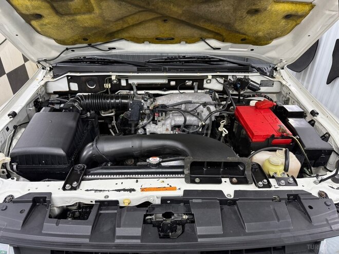Mitsubishi Pajero 2011, 378,000 km - 3.5 л - Bakı