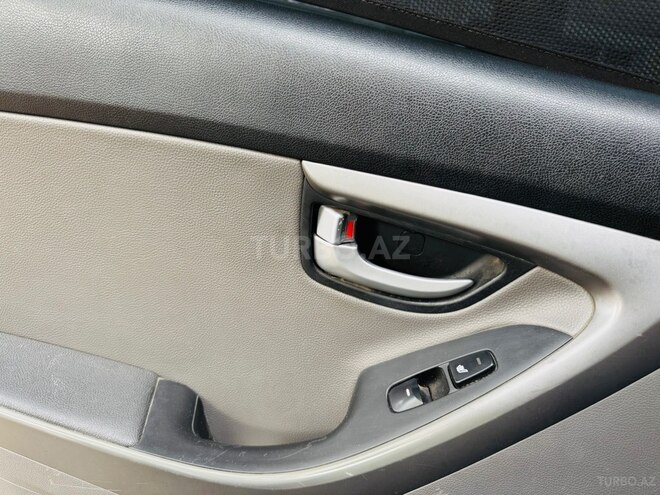 Hyundai Elantra 2015, 289,682 km - 1.8 л - Ağdaş