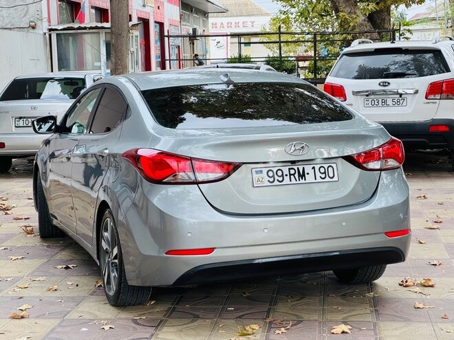 Hyundai Elantra 2015, 289,682 km - 1.8 л - Ağdaş