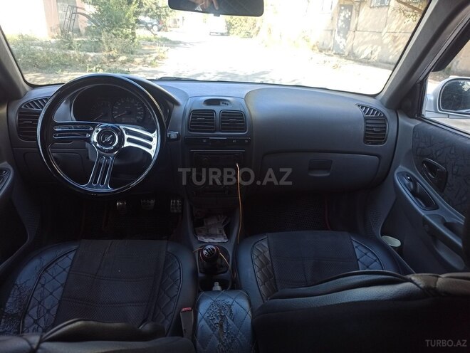 Hyundai Accent 2005, 360,000 km - 1.5 л - Salyan