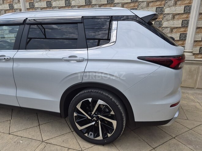 Mitsubishi Outlander 2025, 5,800 km - 2.5 l - Şirvan