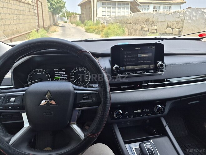 Mitsubishi Outlander 2025, 5,800 km - 2.5 l - Şirvan