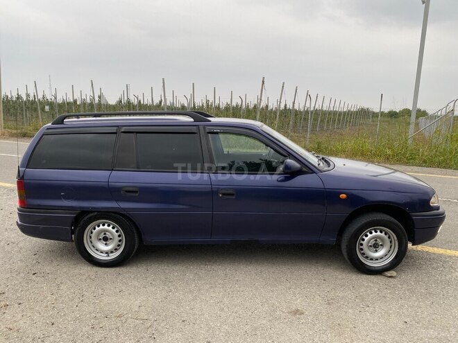 Opel Astra 1996, 250,000 km - 1.8 l - Quba
