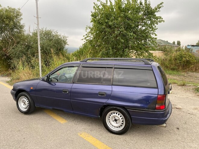 Opel Astra 1996, 250,000 km - 1.8 l - Quba