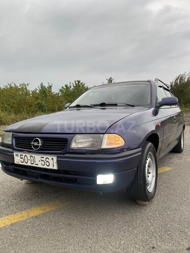 Opel Astra 1996, 250,000 km - 1.8 l - Quba