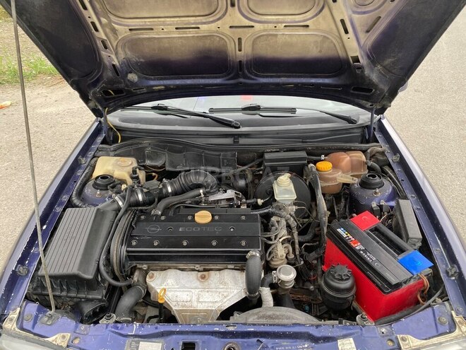 Opel Astra 1996, 250,000 km - 1.8 l - Quba