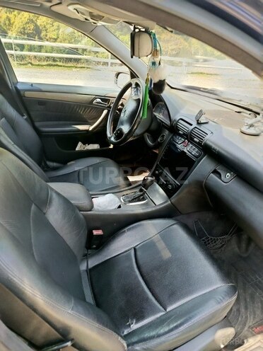 Mercedes C 320 2001, 230,000 km - 3.2 л - Qax