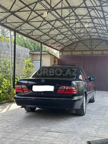 Mercedes E 240 2001, 299,999 km - 2.4 l - Bakı