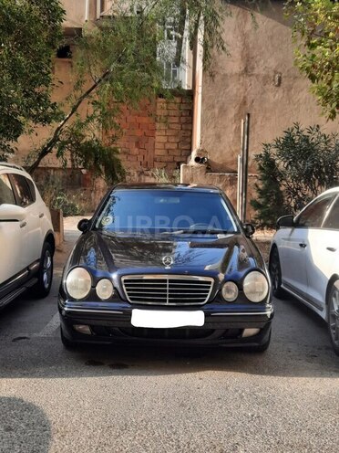 Mercedes E 240 2001, 299,999 km - 2.4 l - Bakı