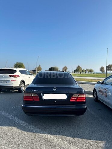 Mercedes E 240 2001, 299,999 km - 2.4 l - Bakı