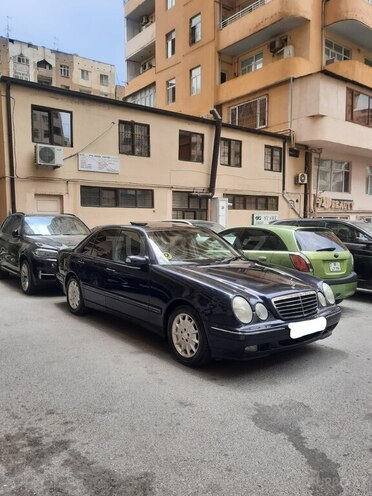 Mercedes E 240 2001, 299,999 km - 2.4 l - Bakı