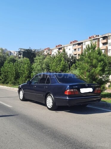 Mercedes E 240 2001, 299,999 km - 2.4 l - Bakı