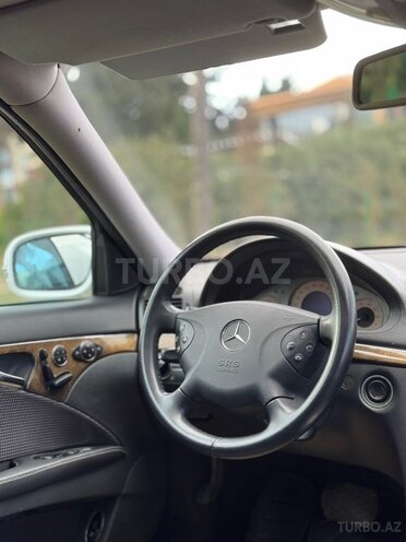 Mercedes E 240 2003, 286,000 km - 2.6 l - Bakı