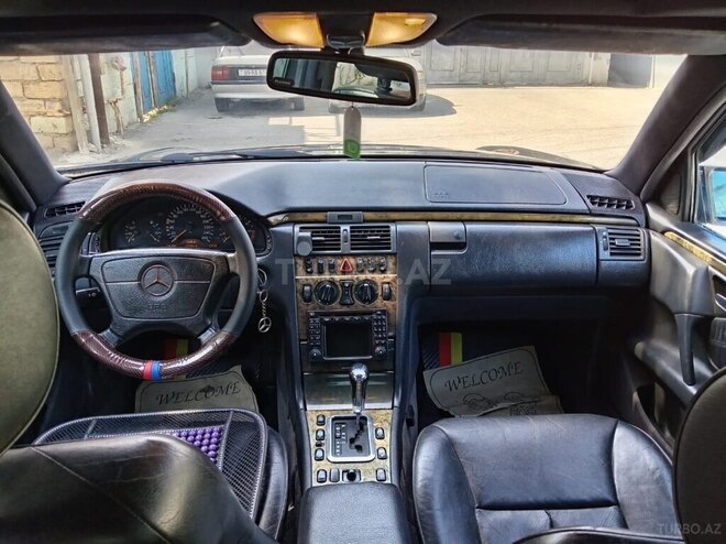 Mercedes E 280 1998, 256,850 km - 2.8 l - Bakı