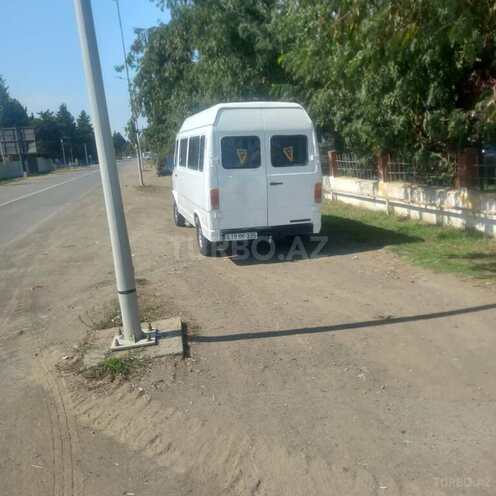 Mercedes 208 D 1995, 200,000 km - 2.3 l - Lənkəran