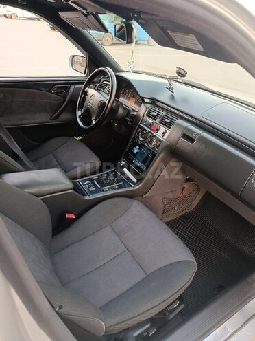 Mercedes E 270 2001, 500,000 km - 2.7 л - Bakı